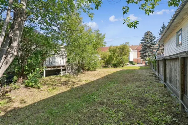 206 12 AVE NW, Calgary, AB T2M 0C5