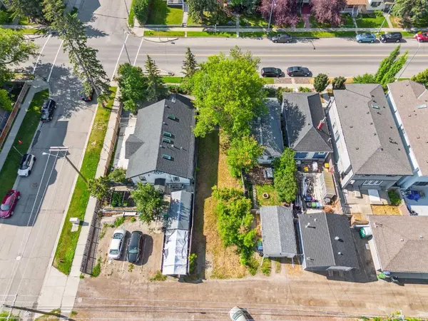 206 12 AVE NW, Calgary, AB T2M 0C5