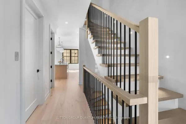 78 Trafalgar RD, Oakville, ON L6J 2S7