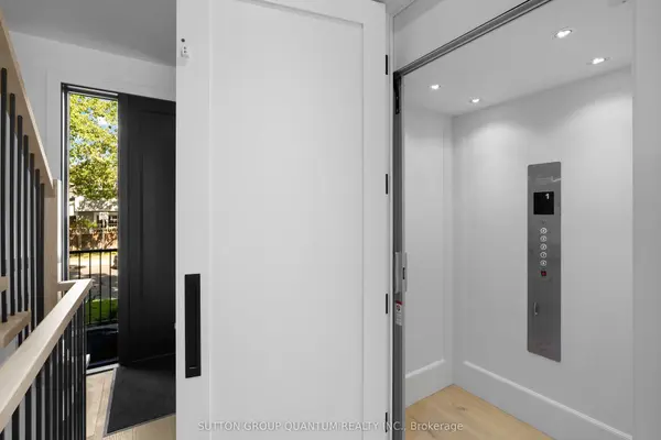 78 Trafalgar RD, Oakville, ON L6J 2S7