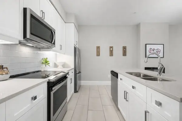 73 ARTHUR ST S #103, Guelph, ON N1E 0S6