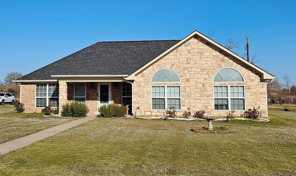 1000 Morgan, Blossom, TX 75462