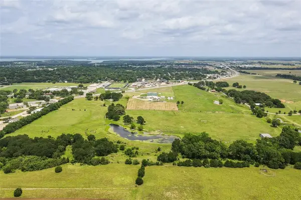 836 S Debbie Lane, Pilot Point, TX 76258
