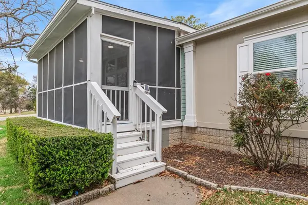 10165 Northlake Circle, Kemp, TX 75143