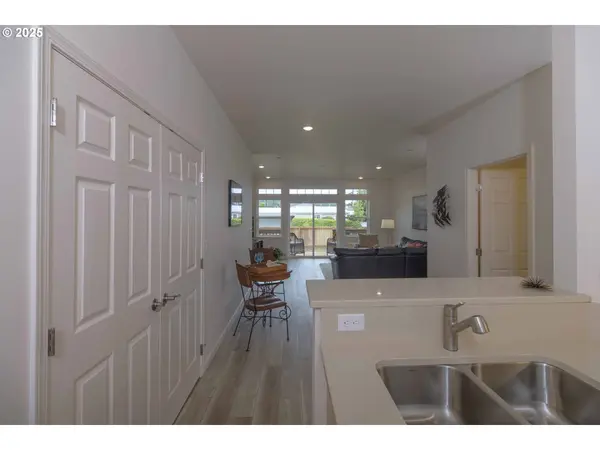 1593 37th ST, Florence, OR 97439