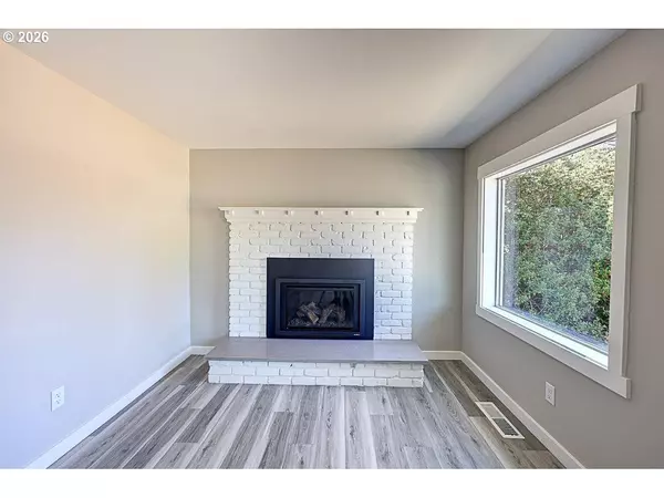 Seaside, OR 97138,811 17TH AVE