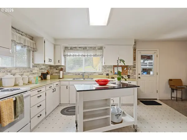 1386 RICHARDSON RD, Myrtle Creek, OR 97457