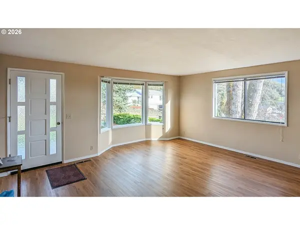 1818 NE TODD ST, Roseburg, OR 97470