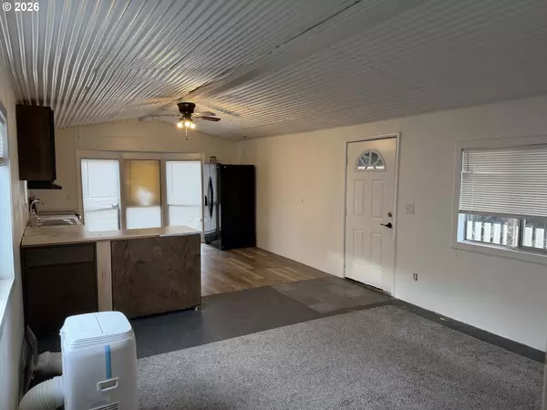 Roseburg, OR 97471,200 EMILS WAY #19