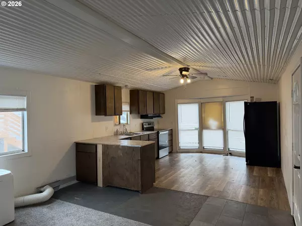 Roseburg, OR 97471,200 EMILS WAY #19