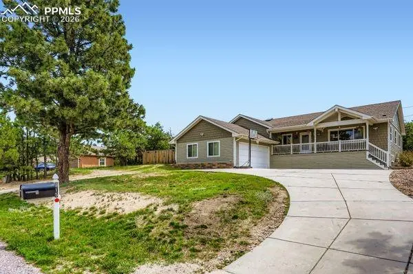 815 Meadow LN, Palmer Lake, CO 80133
