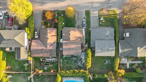 2670 Stone CRES N, Parkway Park - Queensway Terrace S And Area, ON K2H 6Z1