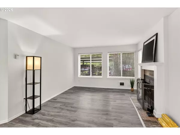 Lake Oswego, OR 97034,5063 SW FOOTHILLS DR #F