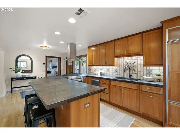 1350 E 25TH AVE, Eugene, OR 97403