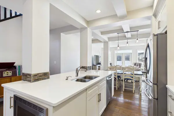 4827 22 AVE NW, Calgary, AB T3B 0Y4