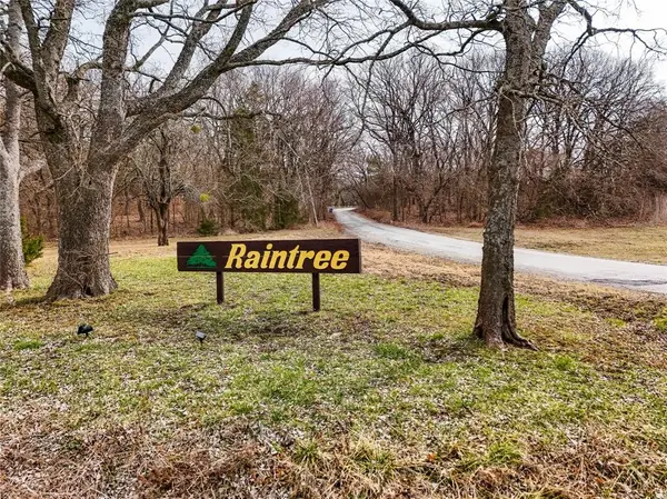 72 Raintree Road, Bells, TX 75414