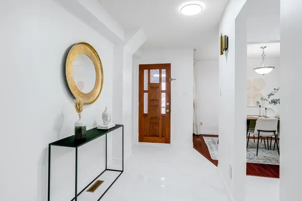 Toronto E09, ON M1H 1R3,142 Greenbrae Circuit