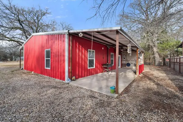 330 Southern Oaks Drive, Streetman, TX 75859