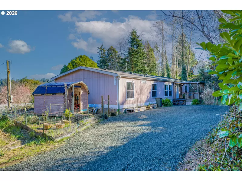 93720 ADAMS LN, Coos Bay, OR 97420