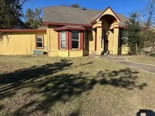 611 Chestnut Street, Bonham, TX 75418