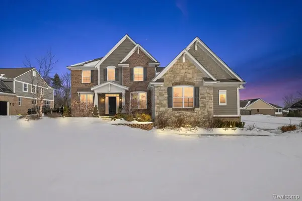 21090 Prestwick, Farmington Hills, MI 48335