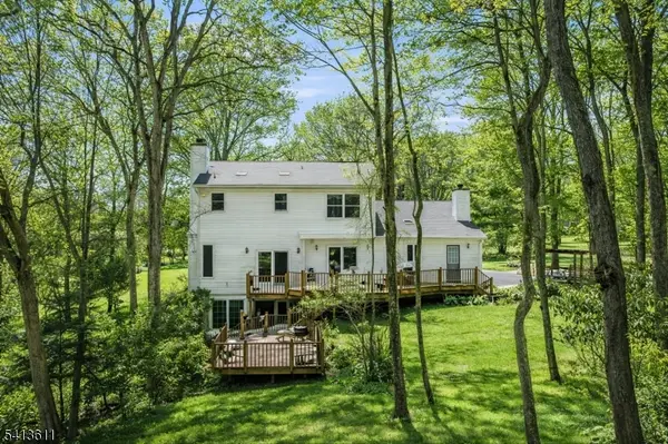 4 Woods Ave, Stanhope Boro, NJ 07874