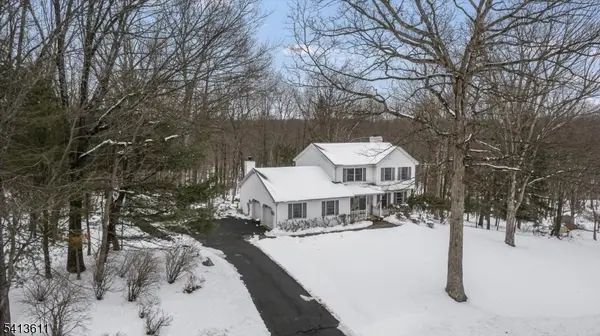 4 Woods Ave, Stanhope Boro, NJ 07874