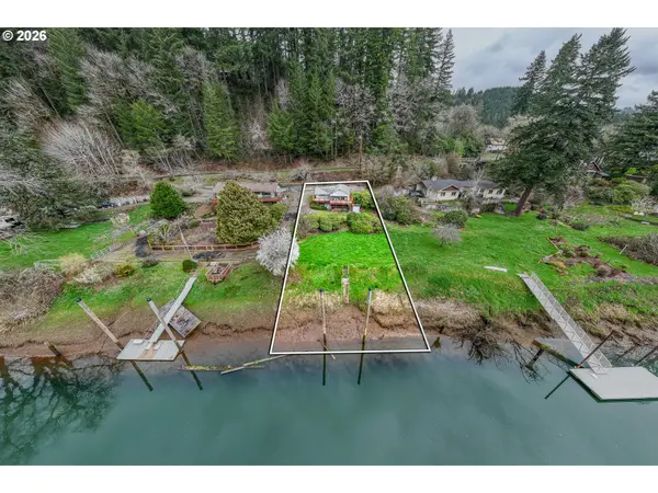 10919 E MAPLETON RD, Mapleton, OR 97453