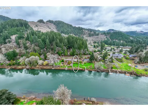 10919 E MAPLETON RD, Mapleton, OR 97453