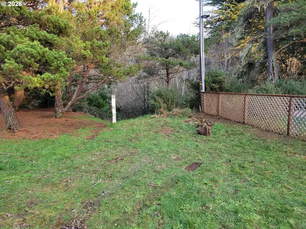 303 13TH ST SW, Bandon, OR 97411