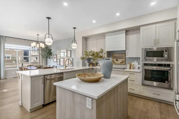 80 Magnolia GN SE, Calgary, AB T3M 3X8