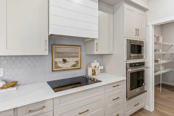 80 Magnolia GN SE, Calgary, AB T3M 3X8