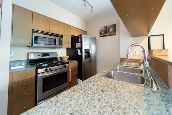 10 Navy Wharf CT #1008, Toronto C01, ON M5V 3V2