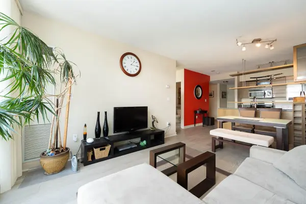 10 Navy Wharf CT #1008, Toronto C01, ON M5V 3V2