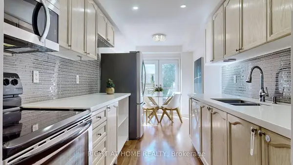 112 Creekwood CRES, Whitby, ON L1R 2K4