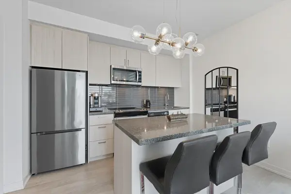 3 Rosewater ST #1508, Richmond Hill, ON L4C 5T6