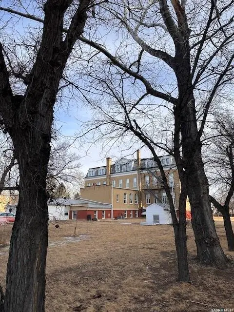 401 1st AVENUE, Ponteix, SK S0N 1Z0