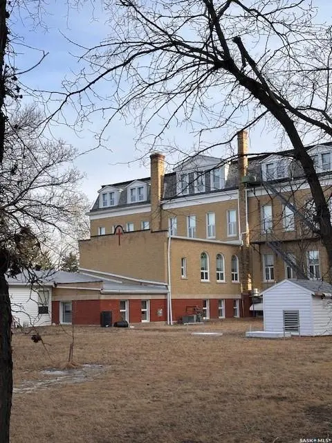 401 1st AVENUE, Ponteix, SK S0N 1Z0