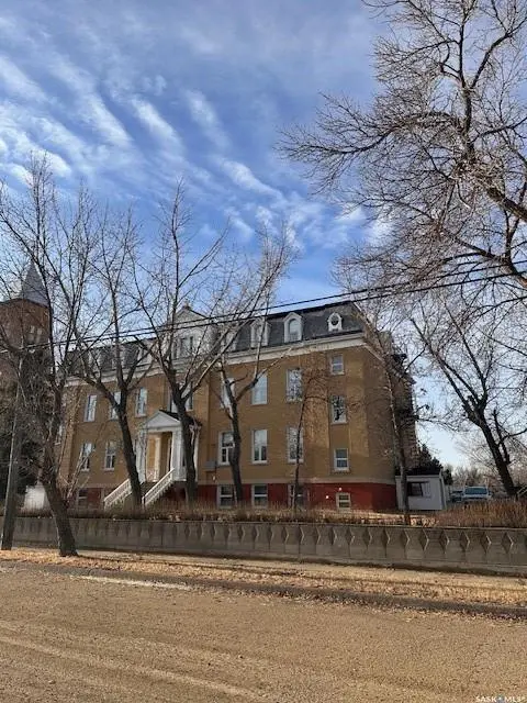 401 1st AVENUE, Ponteix, SK S0N 1Z0