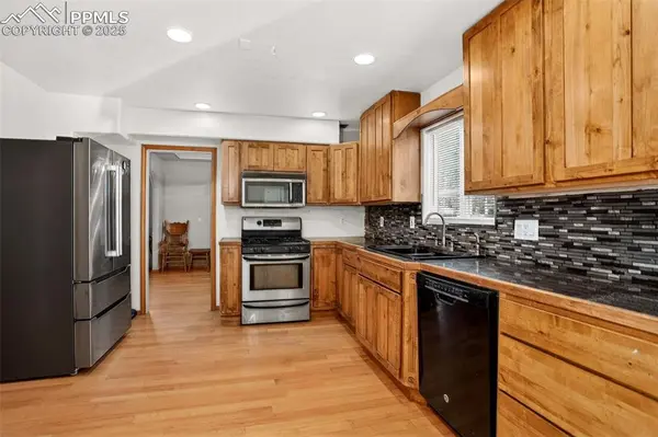 2801 Dawn DR, Colorado Springs, CO 80918