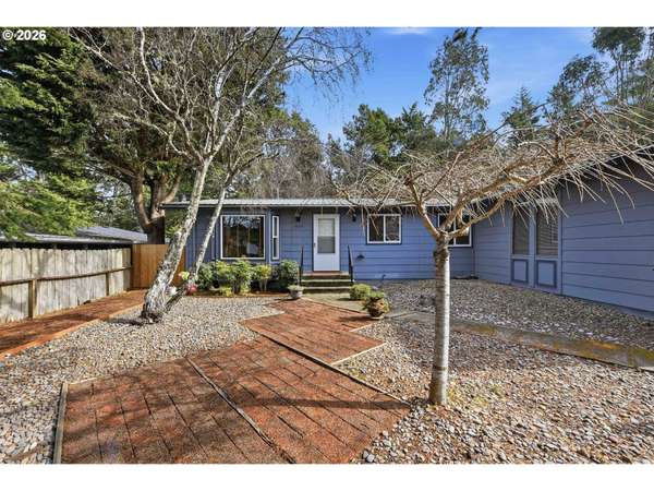 1623 LINCOLN ST, North Bend, OR 97459