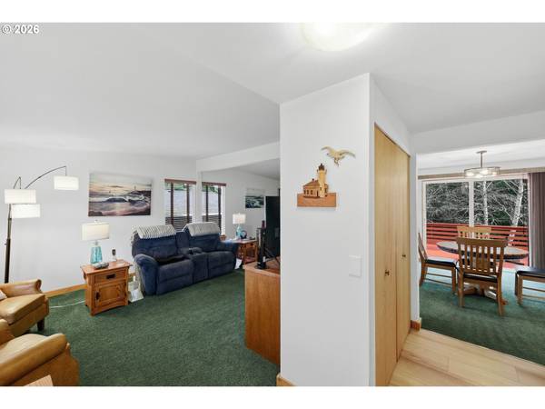 1623 LINCOLN ST, North Bend, OR 97459