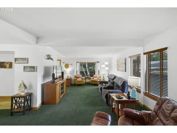 1623 LINCOLN ST, North Bend, OR 97459