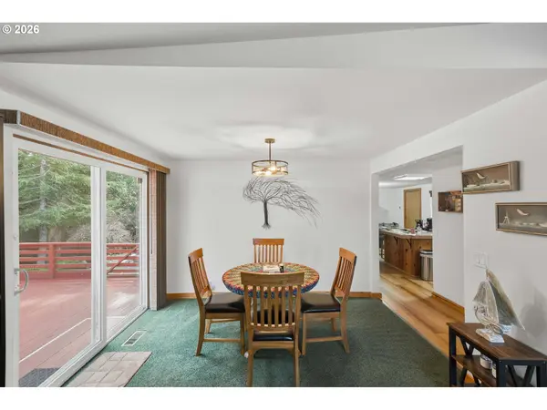 1623 LINCOLN ST, North Bend, OR 97459