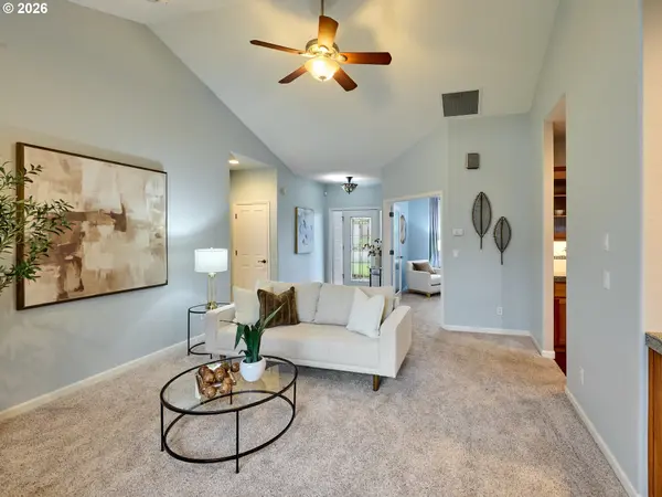 829 PIONEER DR, Silverton, OR 97381