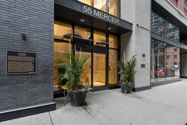 55 Mercer ST #4211, Toronto C01, ON M5V 0W4