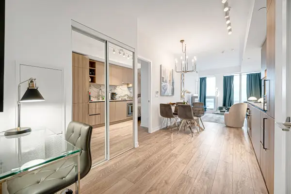 55 Mercer ST #4211, Toronto C01, ON M5V 0W4