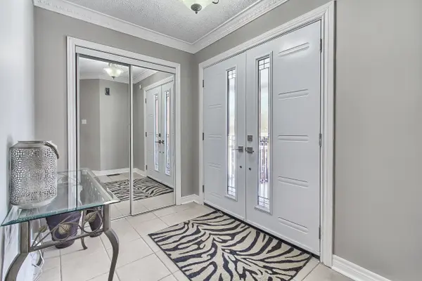 46 Silverstone CRES, Georgina, ON L4P 4A4