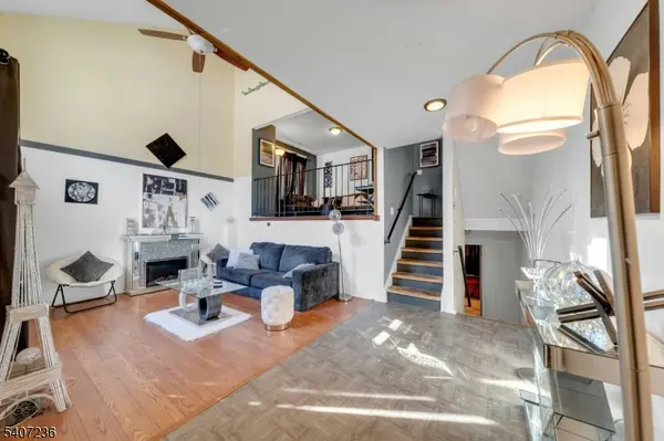 573 Dell Pl, Stanhope Boro, NJ 07874