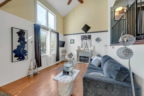 573 Dell Pl, Stanhope Boro, NJ 07874